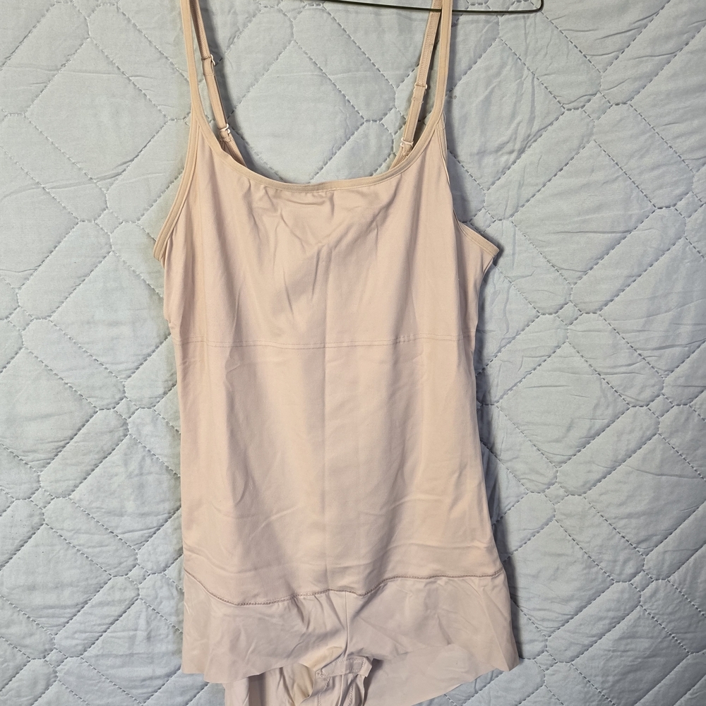 Maidenform  Womens Sz 3XL
 Body Shapewear Smoother Compression Tank Top  Snaps